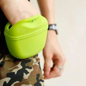 Pet Portable Dog Training Waist Bag - Convenient Treat and Snack Storage for Obedience, Agility, and Outdoor Activities